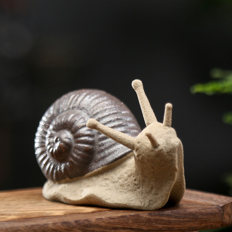 T Ceramic Small Snail Ornaments Bonsai Micro Landscape Home Decoration Accessories for Living Room Tea Pets Desk Decorations