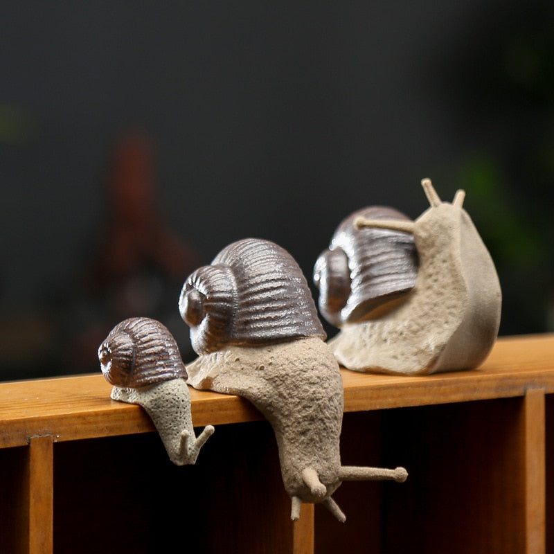 T Ceramic Small Snail Ornaments Bonsai Micro Landscape Home Decoration Accessories for Living Room Tea Pets Desk Decorations